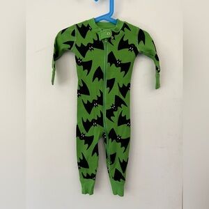 ☘️ 3 for 33 ☘️ Hanna Andersson Green Bat Print Kids Footie
